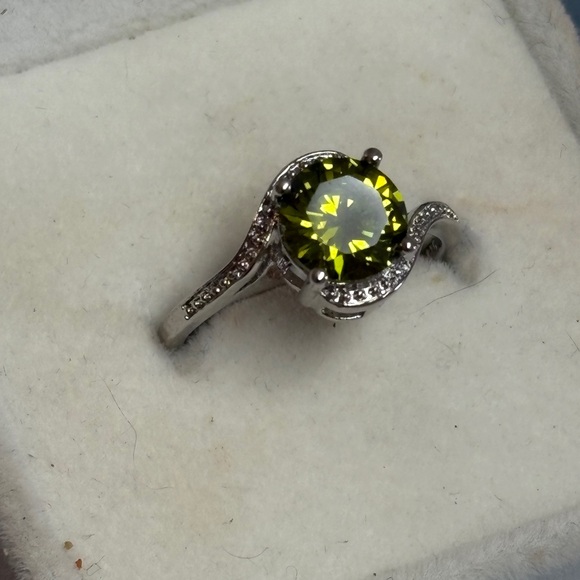RARE NATURAL Green Tsavorite Crystal Stamped 925 Sterling Silver Ring - Picture 2 of 16